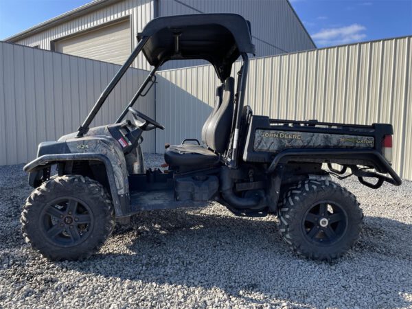 John Deere 825i Gator