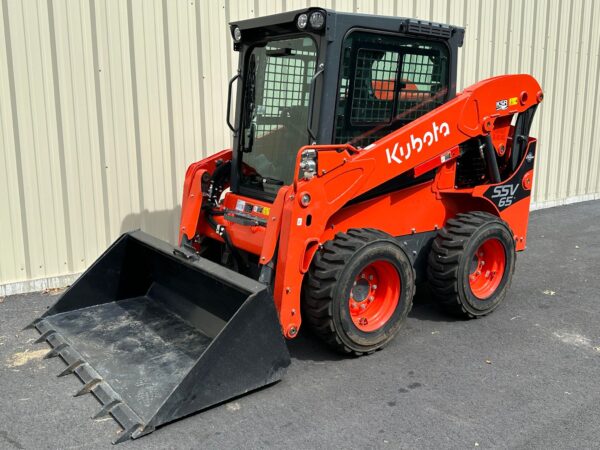 Kubota SSV65 Skid Steer